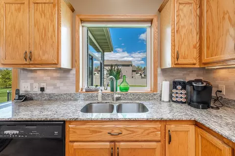 Kitchen - 14879 Brenner Ct, Rosemount, MN 55068 photo 2 of 4