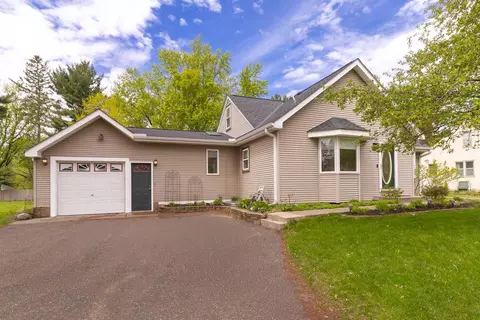 2065 William St, Roseville, MN 55113