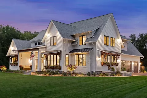 4900 Lakeview Dr, Edina, MN 55424