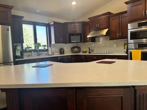 Kitchen - 526 Brook Ln, Saint Cloud, MN 56301 photo 4 of 5
