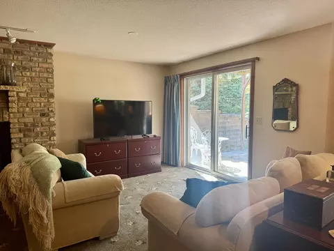 Living - 526 Brook Ln, Saint Cloud, MN 56301 photo 6 of 8