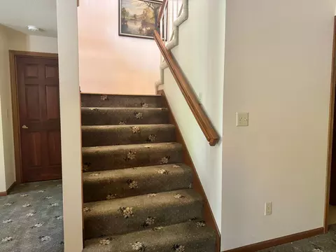 Entry Way - 526 Brook Ln, Saint Cloud, MN 56301 photo 7 of 7