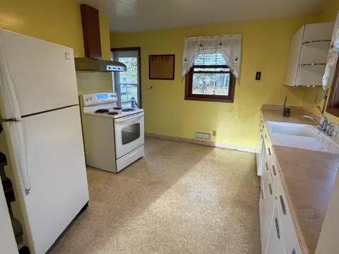 Kitchen - 50 Beech Ct, Babbitt, MN 55706 photo 3 of 4