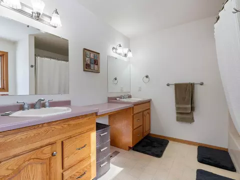 Bath - 15419 Lake Ave, Brainerd, MN 56401 photo 1 of 4