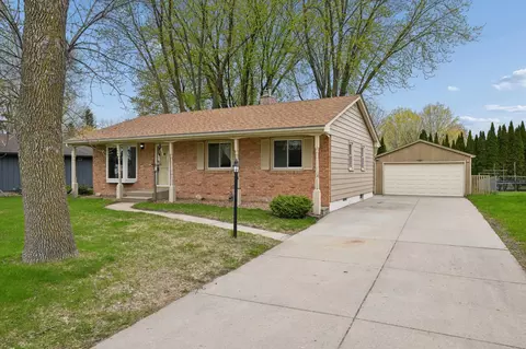 106 Garden Rd NE, Hutchinson, MN 55350