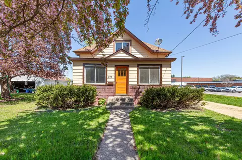 272 W Tyrone St, Le Center, MN 56057