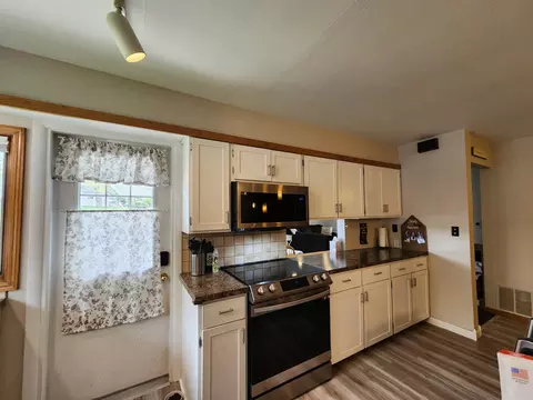 Kitchen - 1301 Circle Ave, Albert Lea, MN 56007 photo 3 of 4