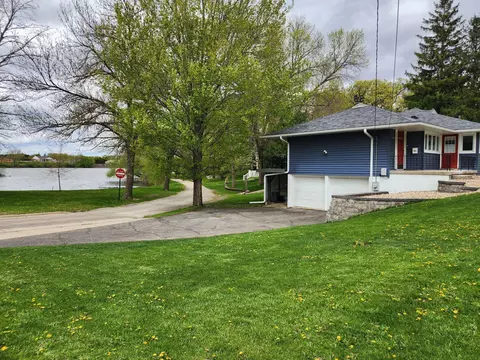 Exterior - 1301 Circle Ave, Albert Lea, MN 56007 photo 8 of 17