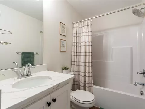 Bath - 4882 Emily Rd, Baxter, MN 56425 photo 4 of 4