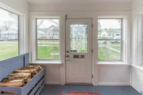 Exterior - 4320 W 6th St, Duluth, MN 55807 photo 6 of 11