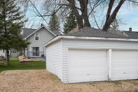 Exterior - 4320 W 6th St, Duluth, MN 55807 photo 8 of 11