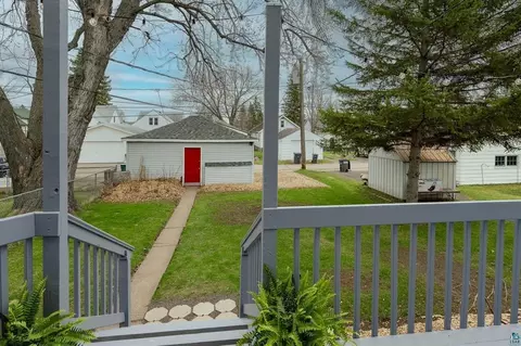 Exterior - 4320 W 6th St, Duluth, MN 55807 photo 9 of 11