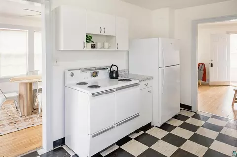 Kitchen - 4320 W 6th St, Duluth, MN 55807 photo 3 of 7