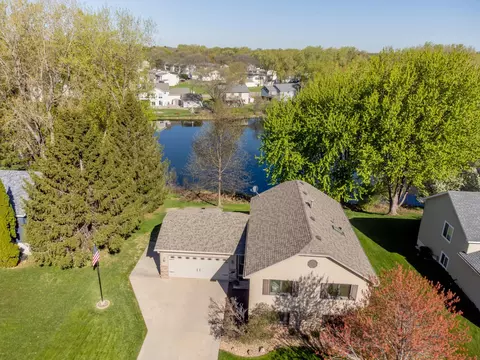 1372 Granite Ln N, Oakdale, MN 55128