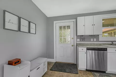 Entry Way - 701 7th St SE, Saint Cloud, MN 56304 photo 1 of 2