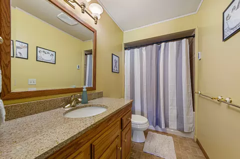 Bath - 1424 Fairway Dr, Faribault, MN 55021 photo 3 of 5