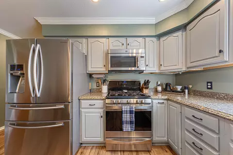 Kitchen - 1424 Fairway Dr, Faribault, MN 55021 photo 5 of 6