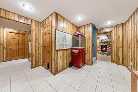 Entry Way - 1424 Fairway Dr, Faribault, MN 55021 photo 5 of 5
