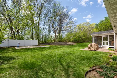 Exterior - 1424 Fairway Dr, Faribault, MN 55021 photo 5 of 10
