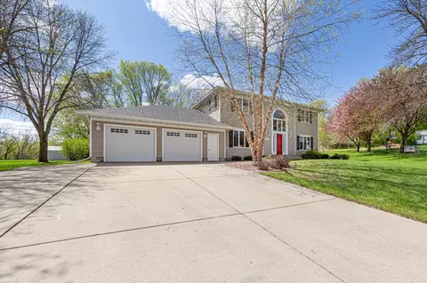 Exterior - 1424 Fairway Dr, Faribault, MN 55021 photo 4 of 10