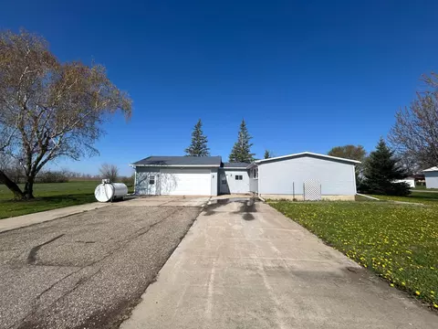 200 Prairie Ave, Darfur, MN 56022