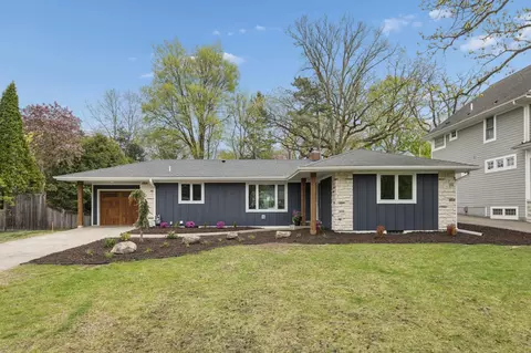 125 Oakwood Rd, Hopkins, MN 55343
