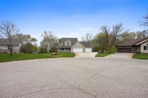 1506 Mc Auliffe Pl NW, Alexandria, MN 56308