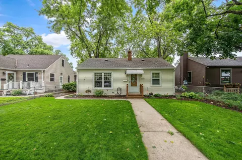 14 Jackson Ave S, Hopkins, MN 55343