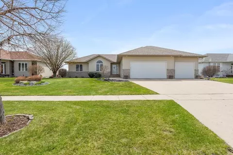 4432 3rd St S, Moorhead, MN 56560