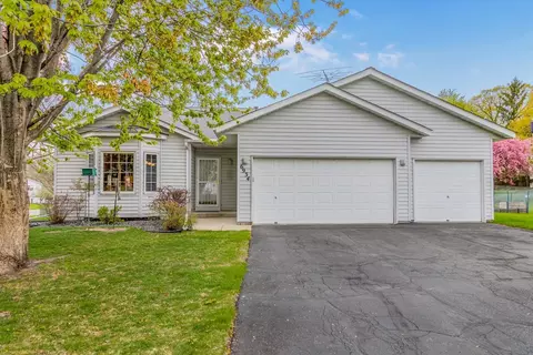 6934 4th Street Ct N, Oakdale, MN 55128