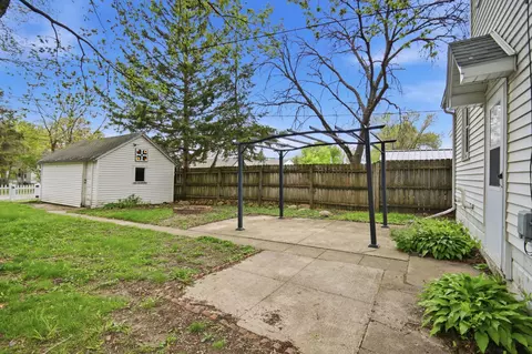 Exterior - 903 11th Ave SW, Austin, MN 55912 photo 5 of 6