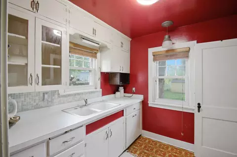 Kitchen - 903 11th Ave SW, Austin, MN 55912 photo 1 of 3