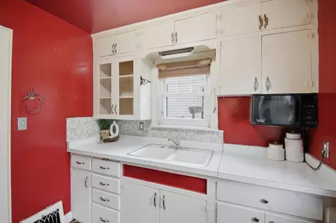Kitchen - 903 11th Ave SW, Austin, MN 55912 photo 2 of 3