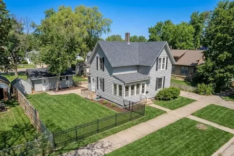 112 7th Ave NW, Faribault, MN 55021