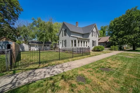 112 7th Ave NW, Faribault, MN 55021