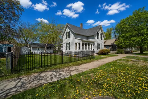 112 7th Ave NW, Faribault, MN 55021