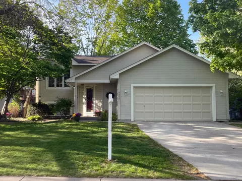 9656 Parkside Trl, Champlin, MN 55316