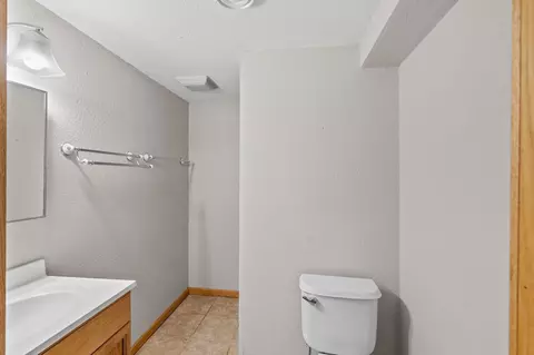 Bath - 4346 Jasper Dr, Eagan, MN 55122 photo 3 of 3