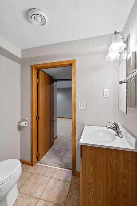 Bath - 4346 Jasper Dr, Eagan, MN 55122 photo 2 of 3