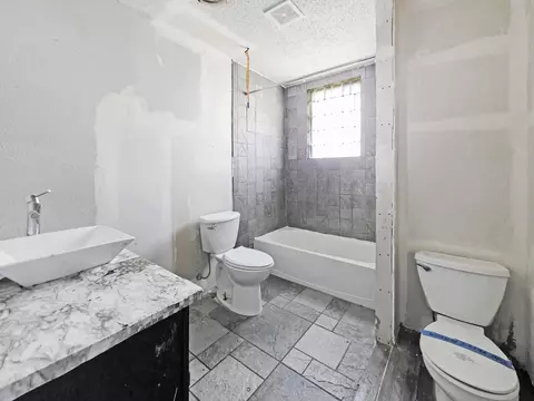 Bath - 1319 11th Ave NE, Brainerd, MN 56401 photo 1 of 1