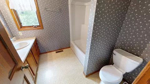 Bath - 411 60th Ave NE, Willmar, MN 56201 photo 3 of 4