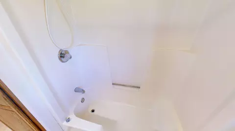 Bath - 411 60th Ave NE, Willmar, MN 56201 photo 2 of 4