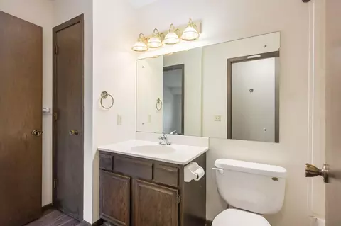 Bath - 1778 Walnut Ln, Eagan, MN 55122 photo 2 of 2