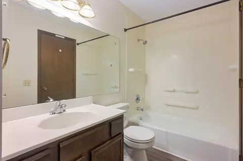 Bath - 1778 Walnut Ln, Eagan, MN 55122 photo 1 of 2