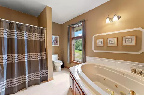 Bath - 2312 Becker Trl, Faribault, MN 55021 photo 2 of 4