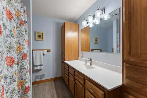 Bath - 2312 Becker Trl, Faribault, MN 55021 photo 4 of 4