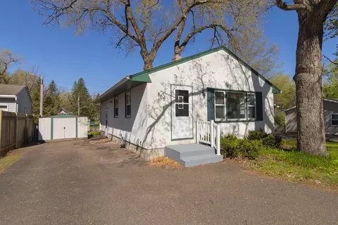 105 Warner Ave S, Willernie, MN 55090