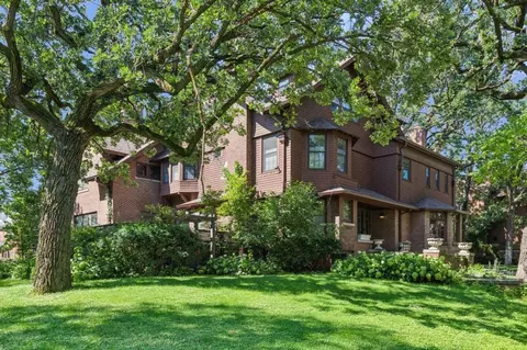 2000 Irving Ave S, Minneapolis, MN 55405