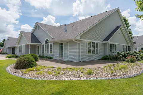 1429 Parkside Ln, North Mankato, MN 56003