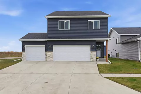 6716 66th Ave S, Horace, ND 58047